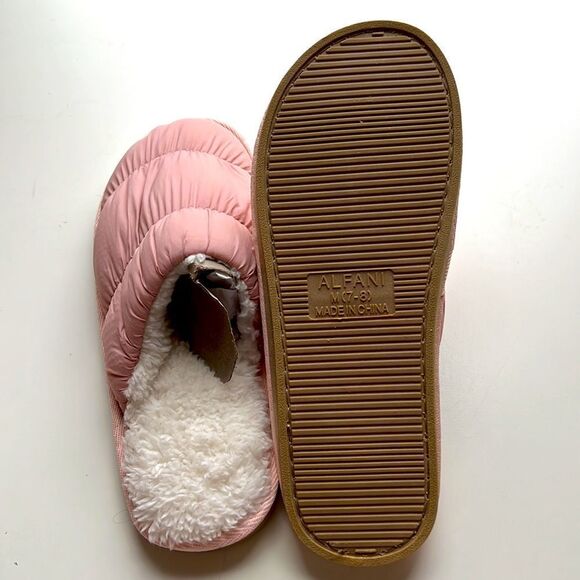 HOST PICK Alfani Pink Puffy Slippers Sz M - Picture 3 of 3
